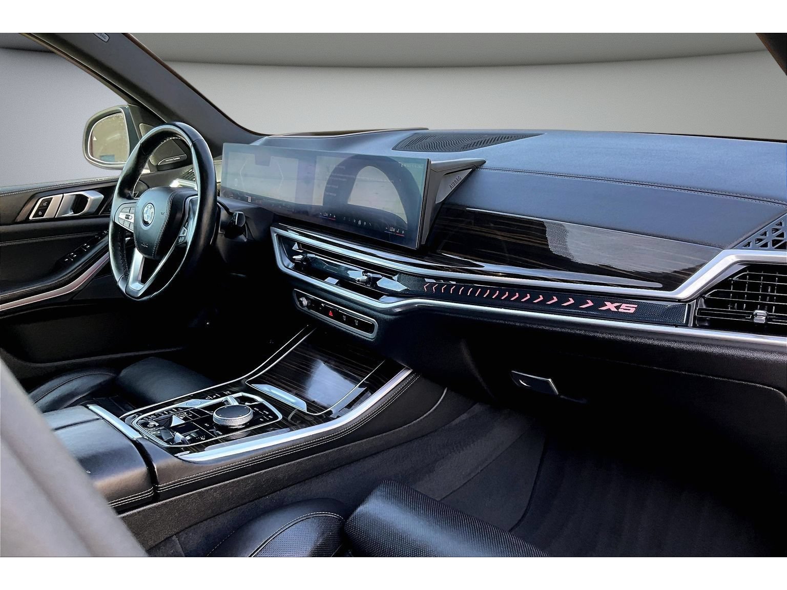 Used 2025 BMW X5 xDrive50e AWD/4WD image 47