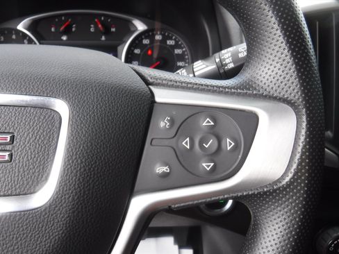 Used 2022 GMC Terrain SLE w/ LPO, Floor Liner Package FWD image 19