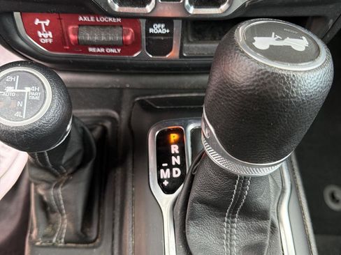 Used 2024 Jeep Wrangler Unlimited AWD/4WD image 18