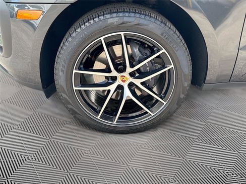 Used 2025 Porsche Macan Turbo AWD/4WD image 33