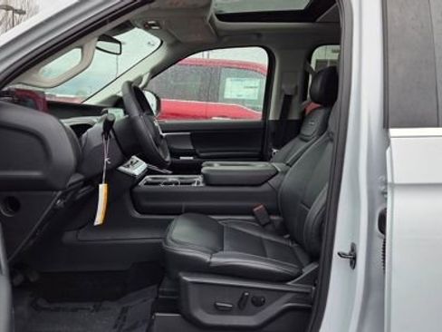 New 2025 Ford Expedition Platinum w/ Driver's Package image 6