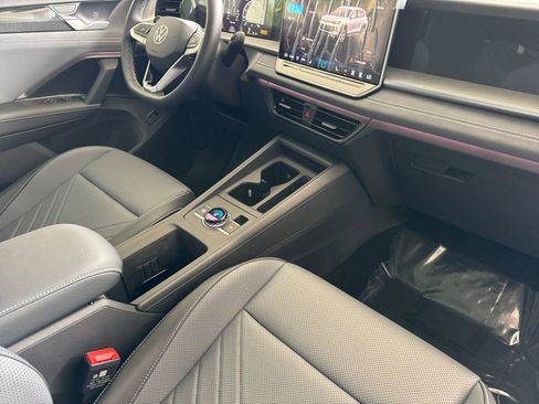 New 2026 Volkswagen Tiguan SE image 15