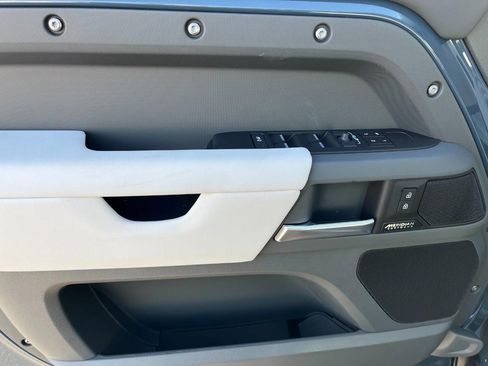 Certified 2025 Land Rover Defender 110 X-Dynamic SE image 29