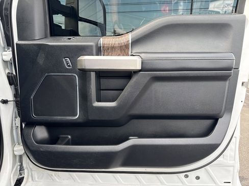 Used 2017 Ford F350 Lariat w/ Chrome Package image 27