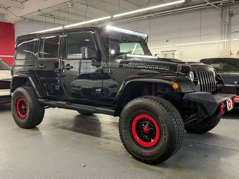 Used 2017 Jeep Wrangler Unlimited Sahara image 5
