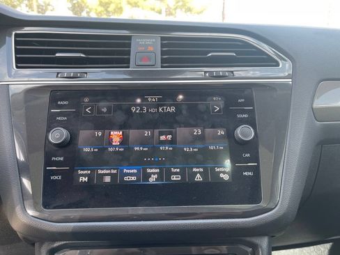 Used 2024 Volkswagen Tiguan SE w/ Panoramic Sunroof Package FWD image 12