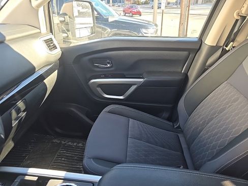 Used 2020 Nissan Titan SV w/ SV Convenience Package image 9