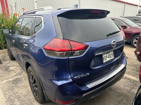 Used 2019 Nissan Rogue SV FWD image 2