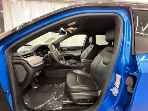 Used 2025 Jeep Compass Limited AWD/4WD image 10