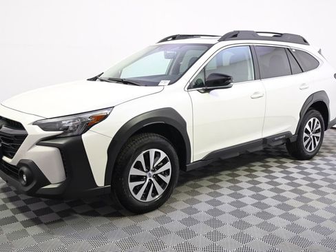 Used 2025 Subaru Outback Premium image 2