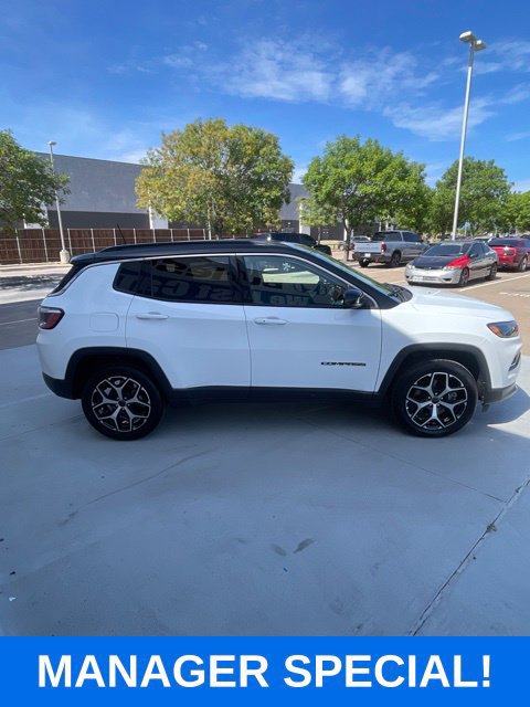 Used 2025 Jeep Compass Limited AWD/4WD image 3