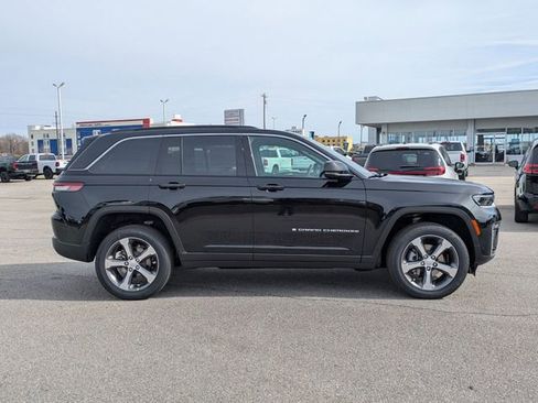New 2026 Jeep Grand Cherokee Limited w/ Luxury Tech Group II AWD/4WD image 2