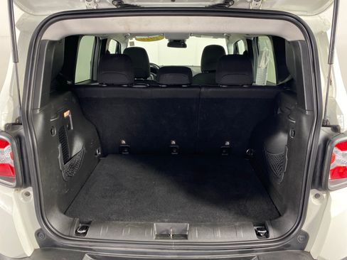 Used 2020 Jeep Renegade Latitude w/ Cold Weather Group AWD/4WD image 33