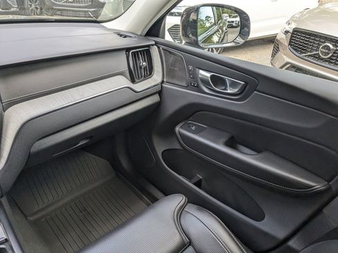 New 2025 Volvo XC60 B5 Ultra w/ Climate Package AWD/4WD image 17