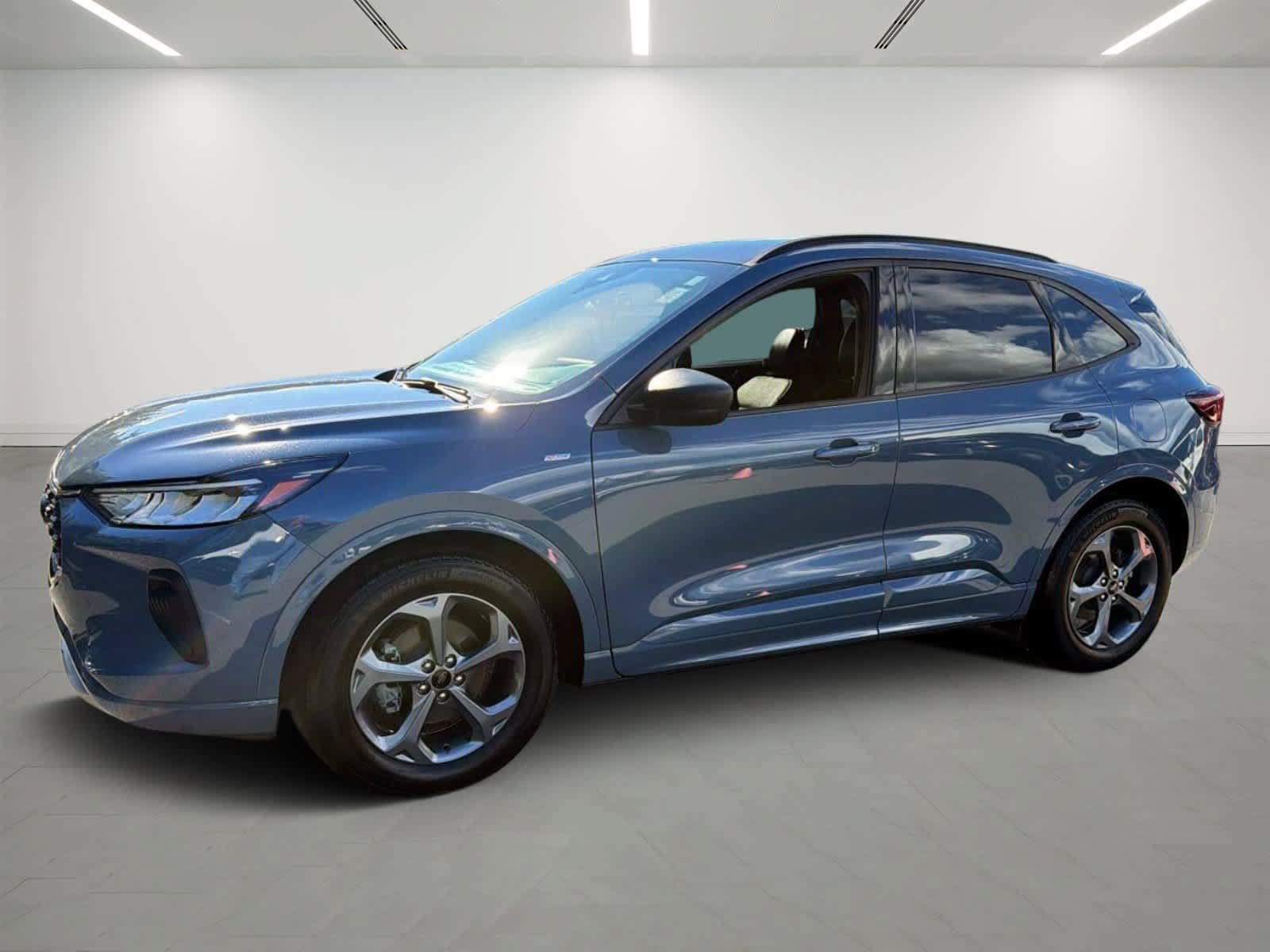 Used 2024 Ford Escape ST-Line w/ Tech Pack #1 FWD image 2