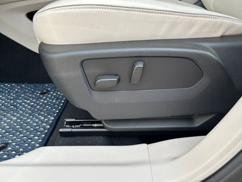 Used 2022 Buick Envision Essence w/ Technology Package I image 22