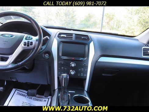 Used 2013 Ford Explorer XLT AWD/4WD image 24