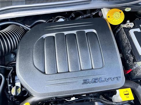 Used 2019 Dodge Grand Caravan SE FWD image 34