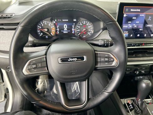 Used 2022 Jeep Compass Latitude w/ Sun and Sound Group image 11