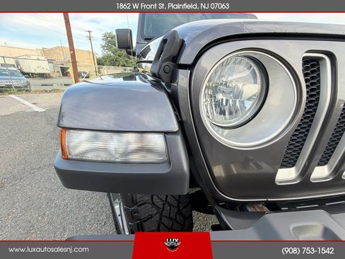 Used 2018 Jeep Wrangler Unlimited Sahara AWD/4WD image 38