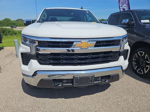 Used 2022 Chevrolet Silverado 1500 LT AWD/4WD image 2