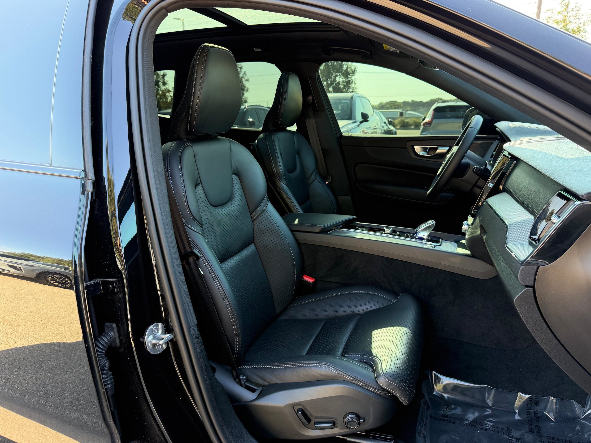 Used 2024 Volvo XC60 T8 Ultimate w/ Protection Package Premier AWD/4WD image 10