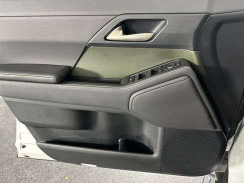 Used 2024 Lexus GX 550 image 33