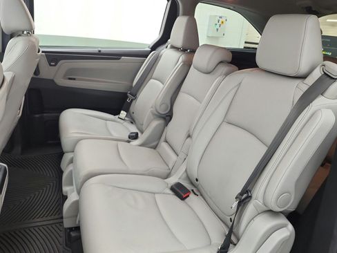 Used 2023 Honda Odyssey Touring image 13