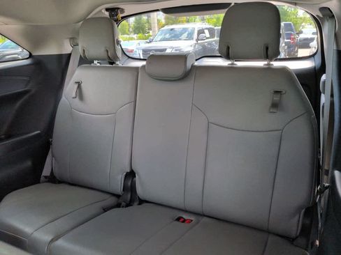Used 2025 Toyota Sienna XLE FWD image 13