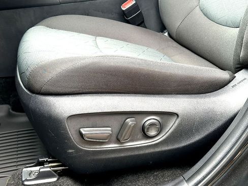 Used 2025 Toyota RAV4 XLE FWD image 10