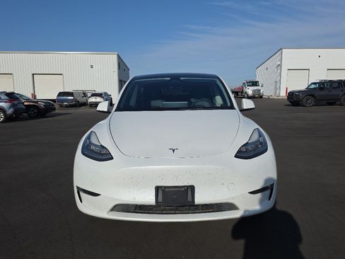 Used 2022 Tesla Model Y Long Range AWD/4WD image 2