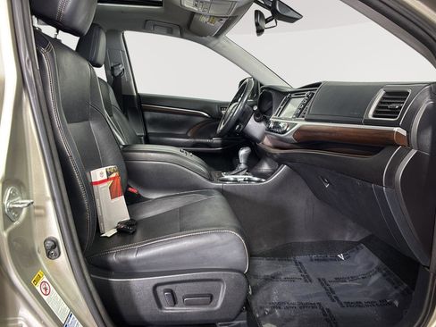 Used 2015 Toyota Highlander Limited w/ Driver Technology Package image 16