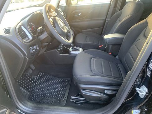 Used 2022 Jeep Renegade Latitude image 10