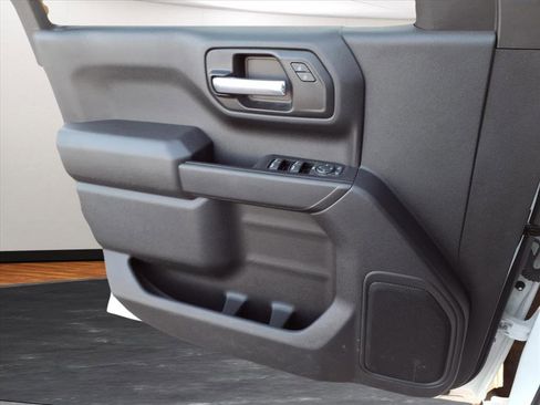 Used 2023 Chevrolet Silverado 1500 Custom image 12