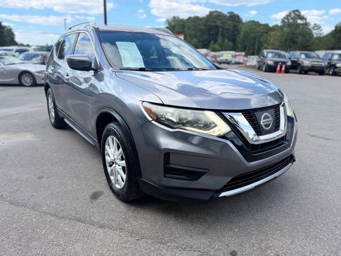 Used 2017 Nissan Rogue SV FWD image 3