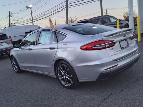Used 2019 Ford Fusion Titanium image 4