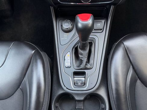 Used 2020 Jeep Cherokee Latitude Plus image 27