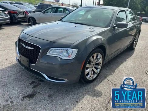 Used 2019 Chrysler 300 Touring L w/ Quick Order Package 22F image 1