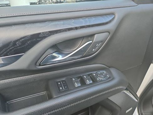 Used 2023 GMC Yukon XL Denali w/ Denali Reserve Package image 11