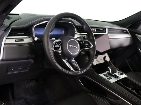 Used 2024 Jaguar F-PACE R-Dynamic S image 31
