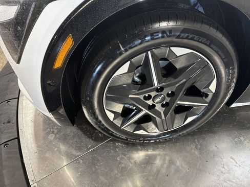 New 2025 Kia EV6 Wind image 10