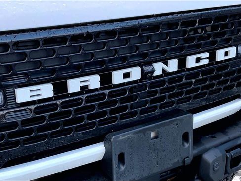 Used 2023 Ford Bronco Wildtrak image 29