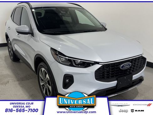 Used 2025 Ford Escape Platinum AWD/4WD image 1