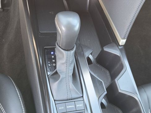 Used 2025 Toyota Camry SE w/ Convenience Package FWD image 13