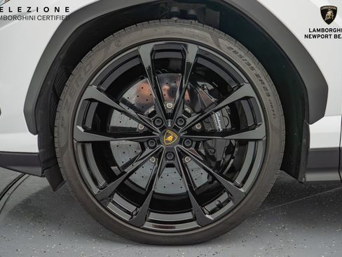 Used 2022 Lamborghini Urus image 37