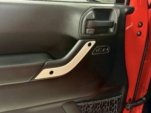 Used 2015 Jeep Wrangler Unlimited Sahara AWD/4WD image 27