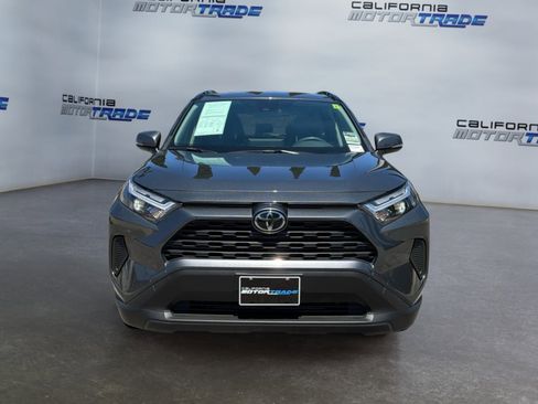 Used 2025 Toyota RAV4 XLE AWD/4WD image 2