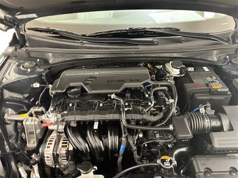 Used 2024 Hyundai Elantra Limited image 11