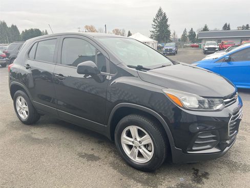 Used 2019 Chevrolet Trax LS w/ LPO, Cargo Package image 7