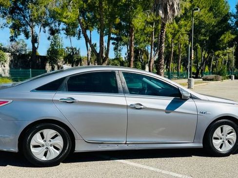Used 2015 Hyundai Sonata Hybrid image 6